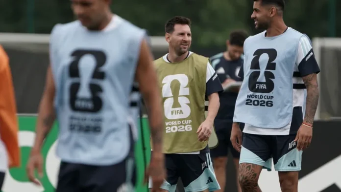 Selección Argentina: Cuti Romero se quedará con la cinta que dejó Messi